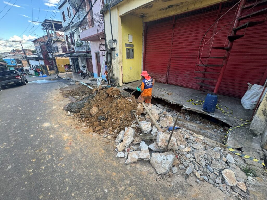 Prefeitura-de-Manaus-recupera-sistema-de-drenagem-no-bairro-Compensa-e-reforca-conscientizacao-sobre-descarte-correto-de-residuos-2